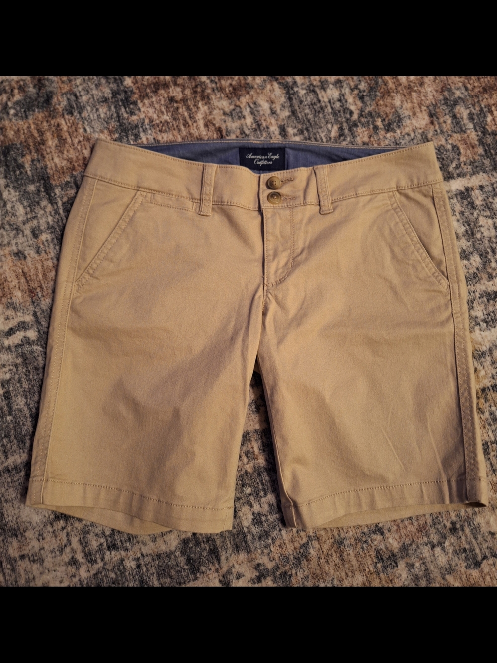 American Eagle Women’s Khaki Chino Shorts. Sz 2. Like New.